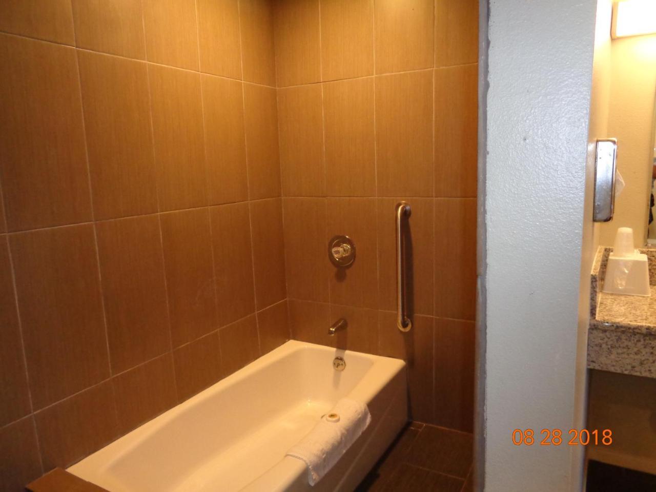 Long Beach Luxury Inn מראה חיצוני תמונה