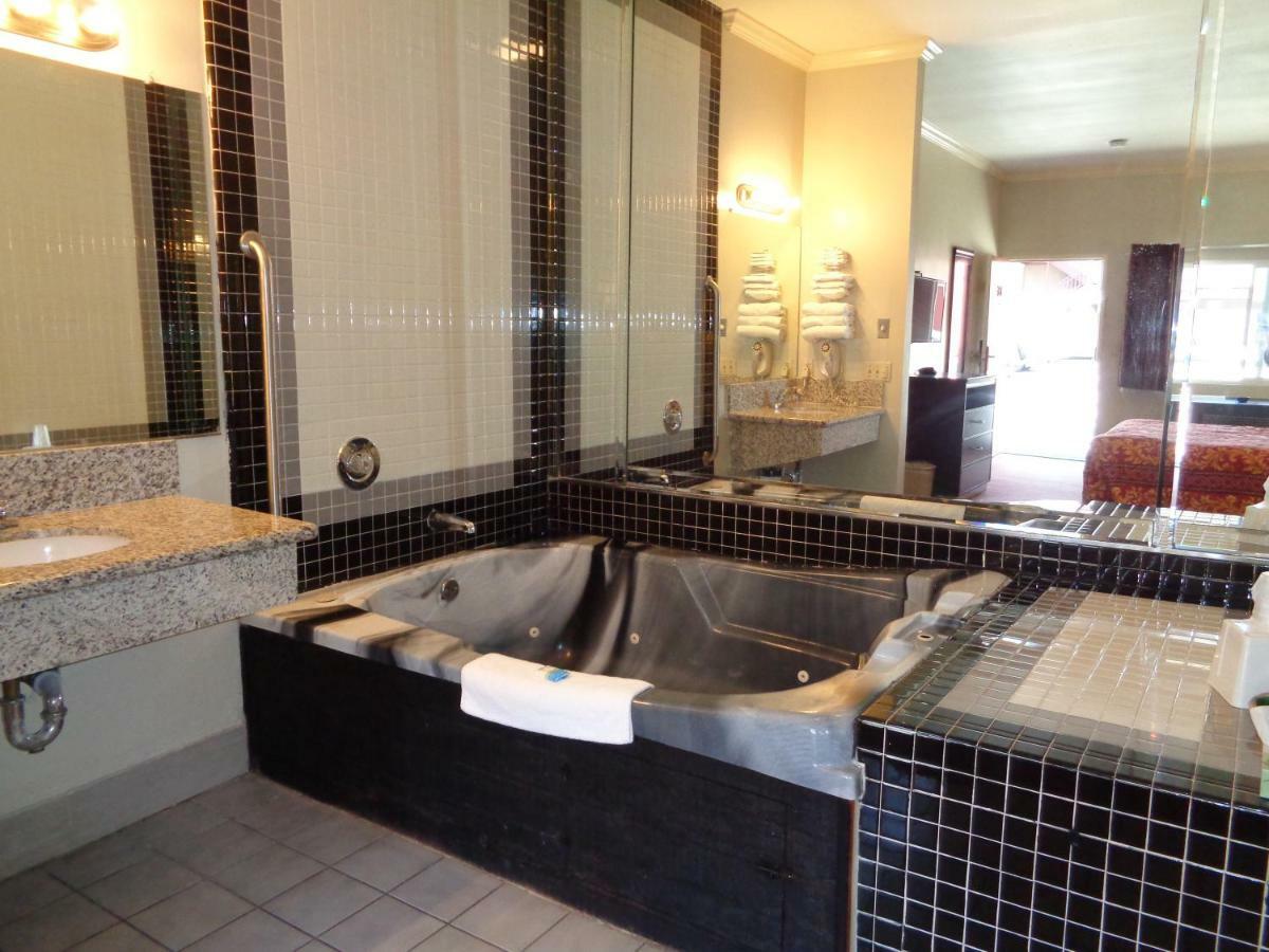 Long Beach Luxury Inn מראה חיצוני תמונה