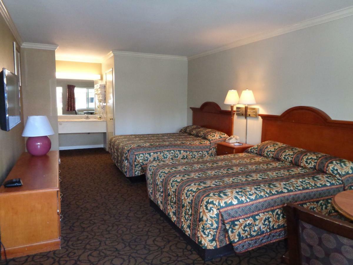 Long Beach Luxury Inn מראה חיצוני תמונה