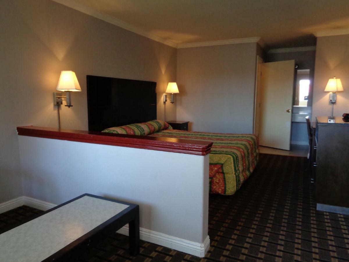 Long Beach Luxury Inn מראה חיצוני תמונה